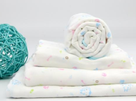 宝宝浴巾怎么挑选 婴儿浴巾哪种比较好