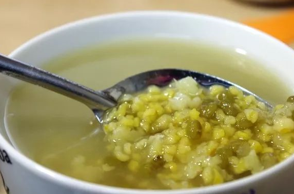 月子期能喝绿豆汤吗 喝绿豆汤要注意什么