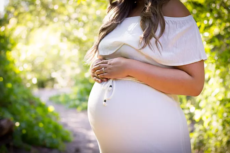 孕期散步时宝宝在干嘛 孕期散步有助于顺产吗
