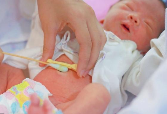 新生儿前100天怎么护理 新生儿护理方法
