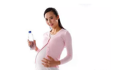 孕妇喝水太多会流产吗 孕妇喝水要注意什么