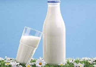 人造奶是什么 人造奶喝牛奶营养一样吗