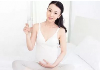 孕妇喝水太多会流产吗 孕妇喝水要注意什么