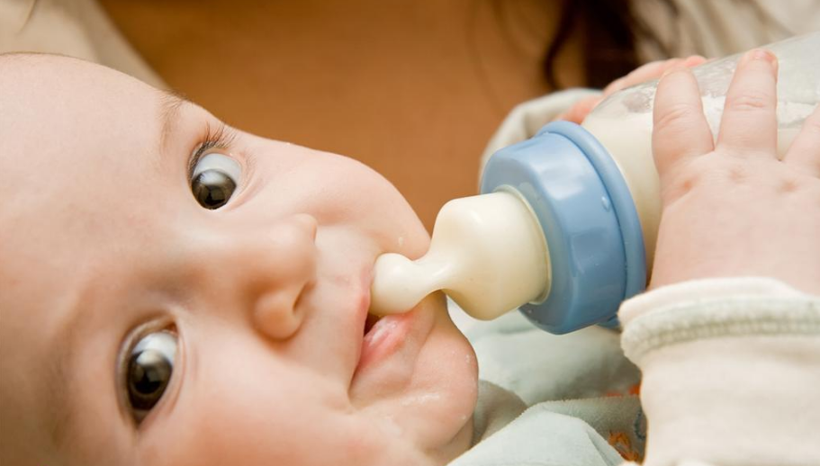 孩子|宝宝吃母乳时候呛奶了怎么去解决 孩子呛奶怎么快速缓解