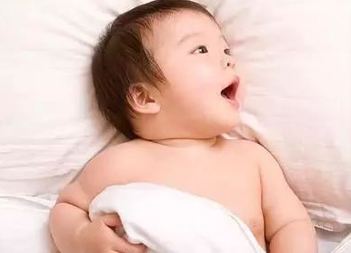 宝宝什么时候开始用枕头比较好宝宝多大可以枕枕头