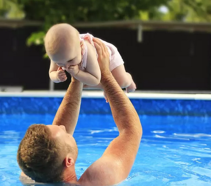 婴儿能游泳吗 婴儿游泳的注意事项是什么