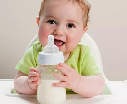 宝宝|宝宝为什么不喜欢用奶瓶 宝宝不喜欢用奶瓶怎么办