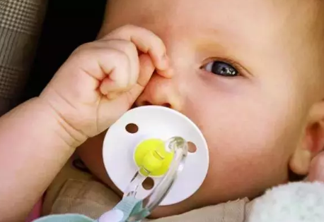 宝宝眼睛进睫毛怎么办 宝宝睫毛老是掉什么原因