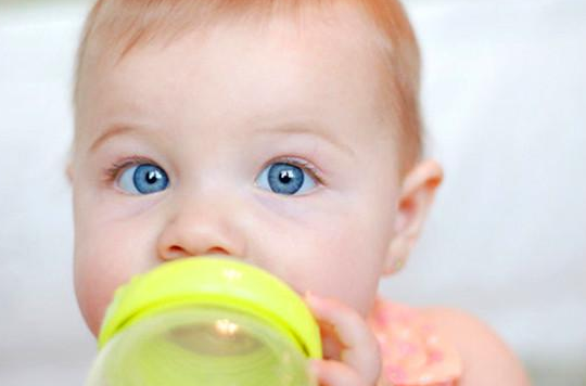 宝宝出现哪些情况要转奶 该不该给宝宝转奶粉