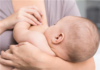 来月经可以给宝宝喂奶吗 月经期奶水变少怎么办
