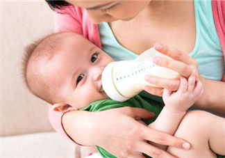 宝宝出现哪些情况要转奶 该不该给宝宝转奶粉