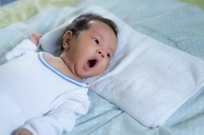 新生儿可以用枕头睡觉吗 孩子多大可以用枕头