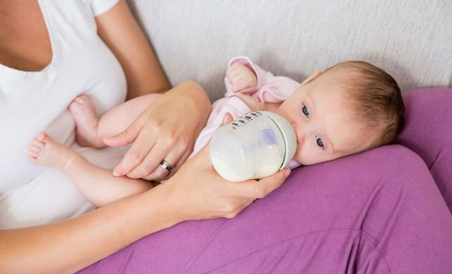 给宝宝断夜奶的方法，这几种情况要赶紧断夜奶