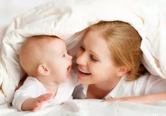 哺乳期夜间喂养要注意什么 新手妈妈夜间怎么给孩子喂奶