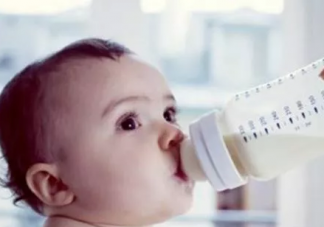 新生儿吃母乳还是和牛奶好 宝宝吃母乳和牛奶有什么区别