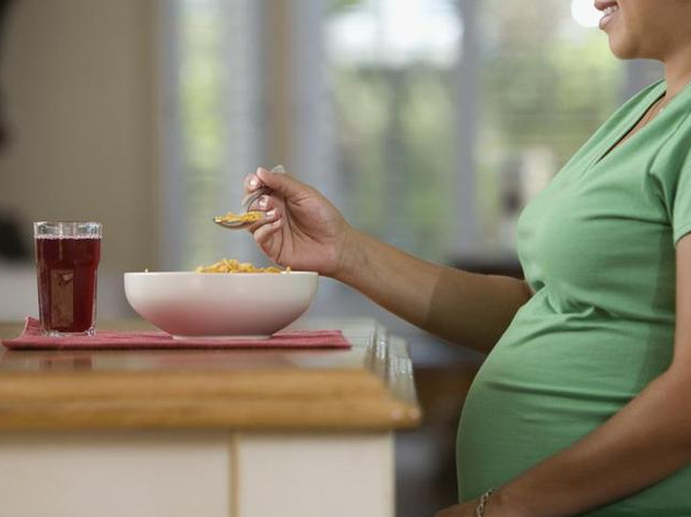怀孕后不爱吃肉吃素会影响胎儿发育吗 怀孕不爱吃肉怎么做到营养均衡