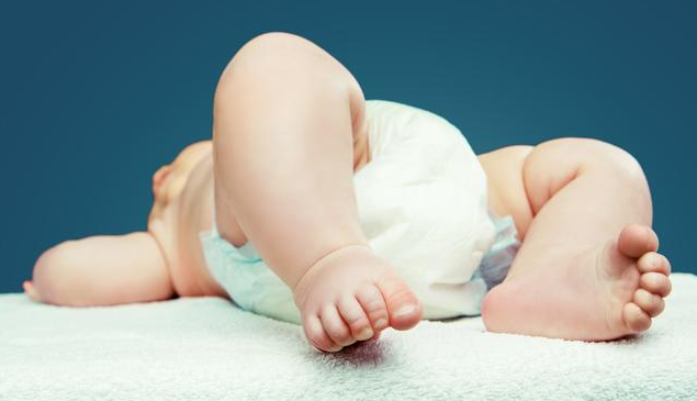 宝宝纸尿裤怎么穿最好 如何给宝宝选择合适的型号