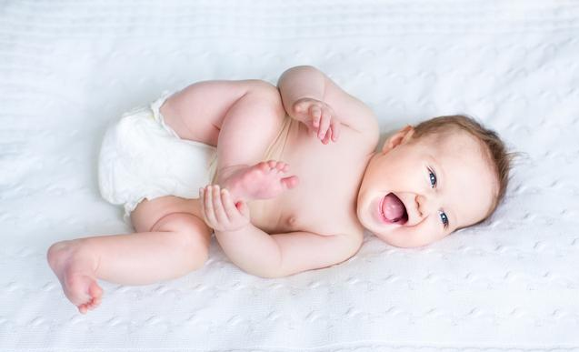 宝宝纸尿裤怎么穿最好 如何给宝宝选择合适的型号