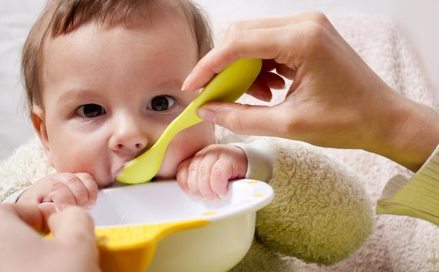 宝宝只吃米粉会营养不良吗 宝宝吃米粉吃到多大