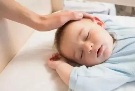 为什么给宝宝挠背很容易入睡 给宝宝挠背有什么好处