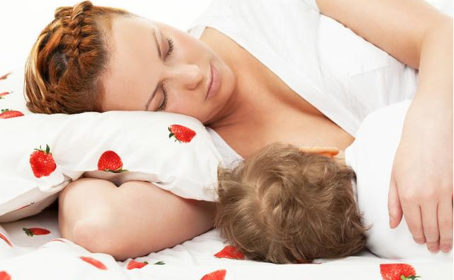 哺乳期乳头皲裂怎么喂奶 乳头皲裂护理方法
