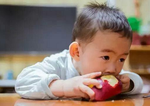 如何让宝宝爱上吃水果 宝宝不爱吃水果怎么办