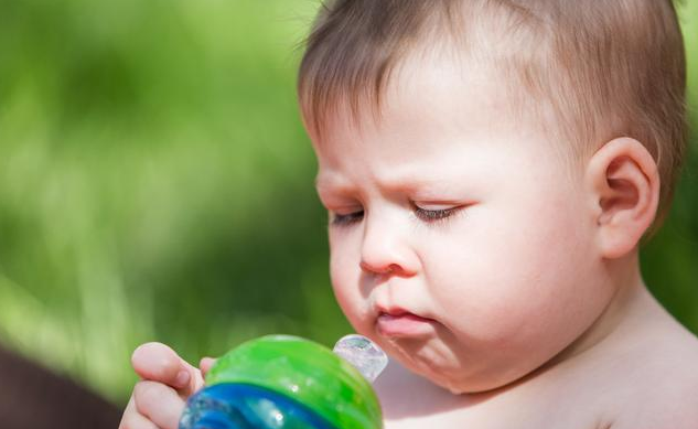 天气热要给孩子多喝热水吗 孩子每天喝多少水比较好