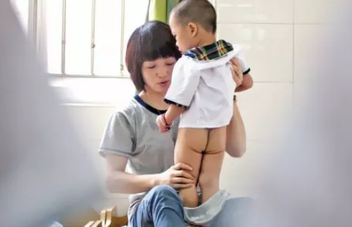 孩子上幼儿园尿湿裤子怎么办 上幼儿园宝宝老是尿湿裤子原因