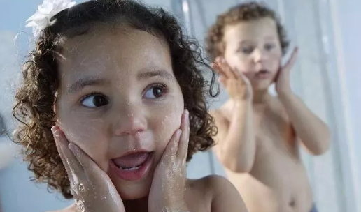 孩子不爱洗脸刷牙是怎么回事 如何培养孩子的良好习惯和方法