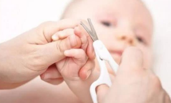 宝宝剪指甲不配合怎么办 如何帮助宝宝剪指甲