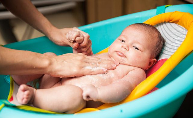 宝宝爱出汗是体虚吗 宝宝多汗的生理性和病理性因素