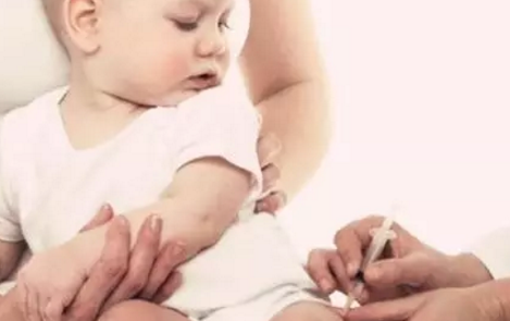 宝宝吃药了还能接种疫苗吗 宝宝打疫苗要注意什么