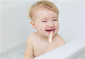 可吞咽牙膏更适合宝宝吗 宝宝爱吞牙膏怎么办