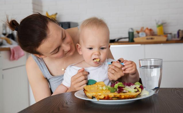 嚼烂食物|嚼烂食物喂给孩子吃有哪些危害 孩子咀嚼能力不好的表现