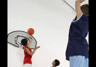 小孩玩篮球有什么好处 小孩玩篮球能长高吗