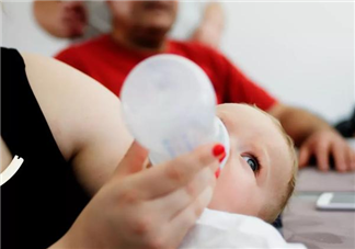 牛奶蛋白过敏的宝宝怎么喂养 宝宝牛奶蛋白过敏有什么表现