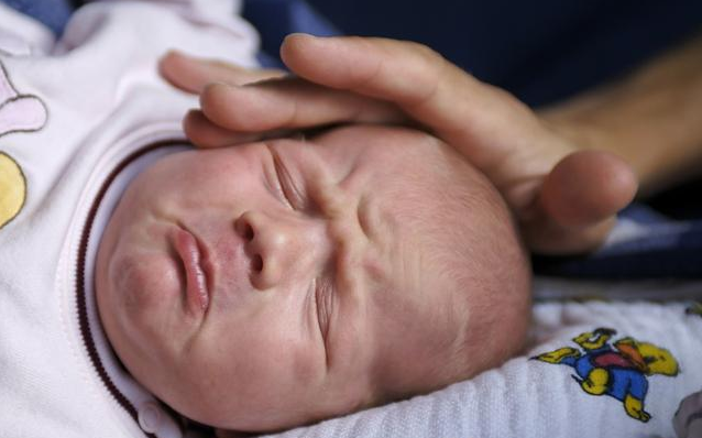 新生宝宝胀气的原因 新生宝宝胀气难受怎么缓解