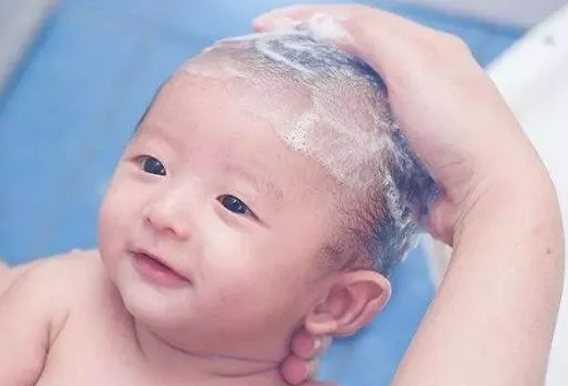如何让宝宝的头发又黑又密 如何让宝宝的头发长的好