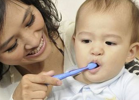 这些牙膏不适合孩子用 怎么给孩子选合适的牙膏