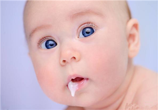 宝宝被过度喂养怎么看出来 过度喂养对宝宝有什么危害