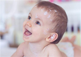 夏天给湿疹宝宝洗澡要注意什么 宝宝湿疹怎么护理