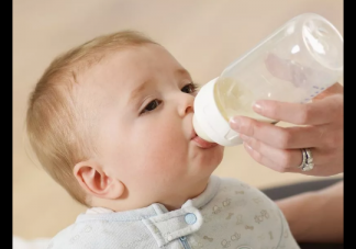 宝宝缺水有哪些表现 宝宝喝多少水合适