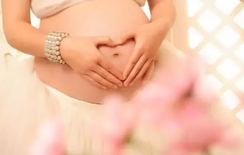 孕妇摸肚子会造成脐带绕颈吗 哪些情况下孕妇不能摸肚子