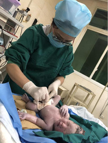 四川长宁震后首个地震宝宝出生 7名新生儿在震后顺利降生