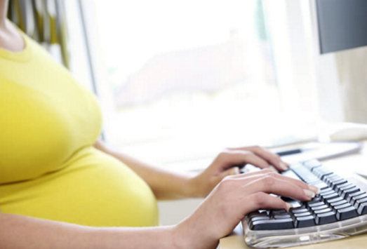 上班族|上班族的妈妈如何正确使用电脑 孕妇使用电脑要注意什么