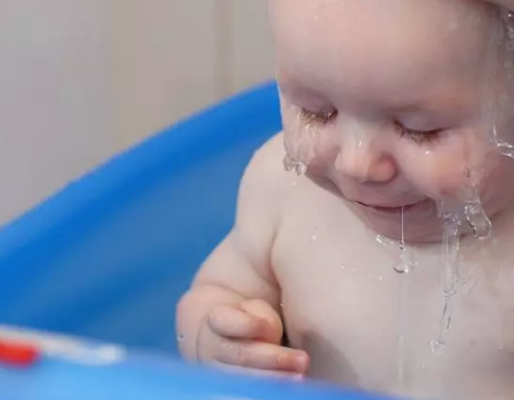 夏季应该多久给宝宝洗澡好 夏季给宝宝洗澡怎么洗比较好
