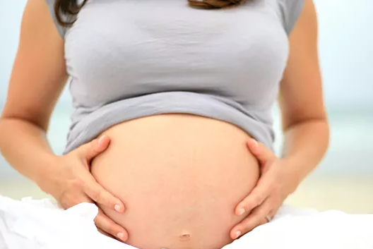 夏天孕妇身上总出汗是怎么回事 孕妇肚子总是凉凉的是正常的吗
