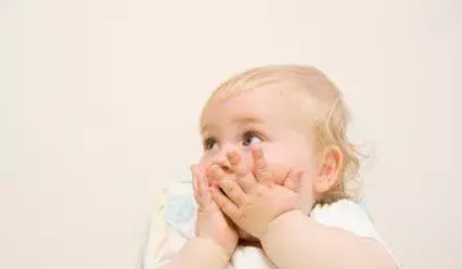 宝宝放屁时哭闹是什么原因 宝宝放屁和肠绞痛有关吗