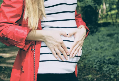 临产时吃什么开宫快 临产时什么运动有助于分娩