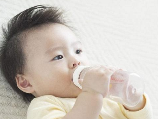 宝宝长期用奶瓶有什么危害 宝宝为什么要戒奶瓶